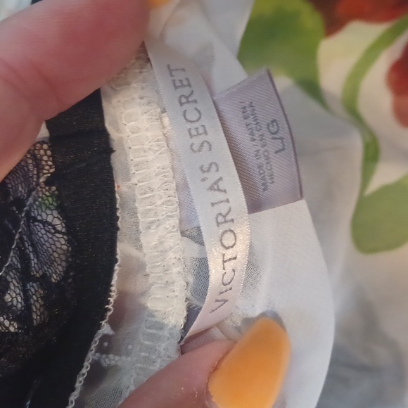 Victoria's Secret Elegant Sheer Lace Trim Rose Print Open Front Nightie - Picture 10 of 10